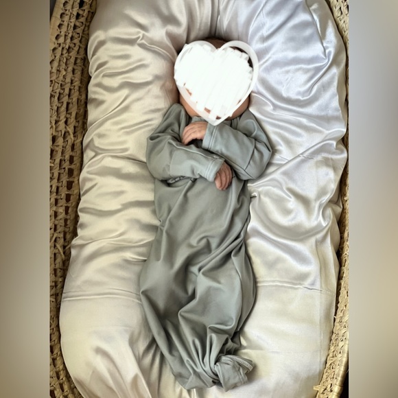 Snuggle Me Organic co sleeper pillow - Picture 4 of 5